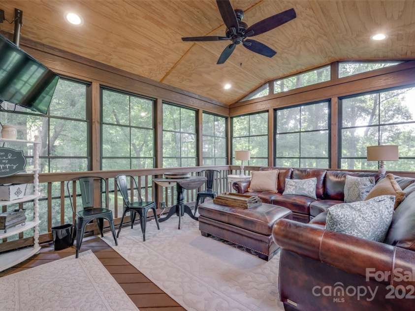 10215 Balmoral Circle, Charlotte, NC 28210.  MLS# CAR4264871, YatesRealty ID 24650. 