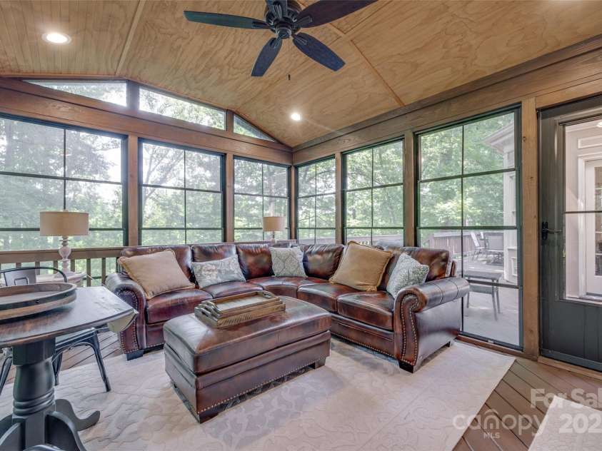 10215 Balmoral Circle, Charlotte, NC 28210.  MLS# CAR4264871, YatesRealty ID 24650. 