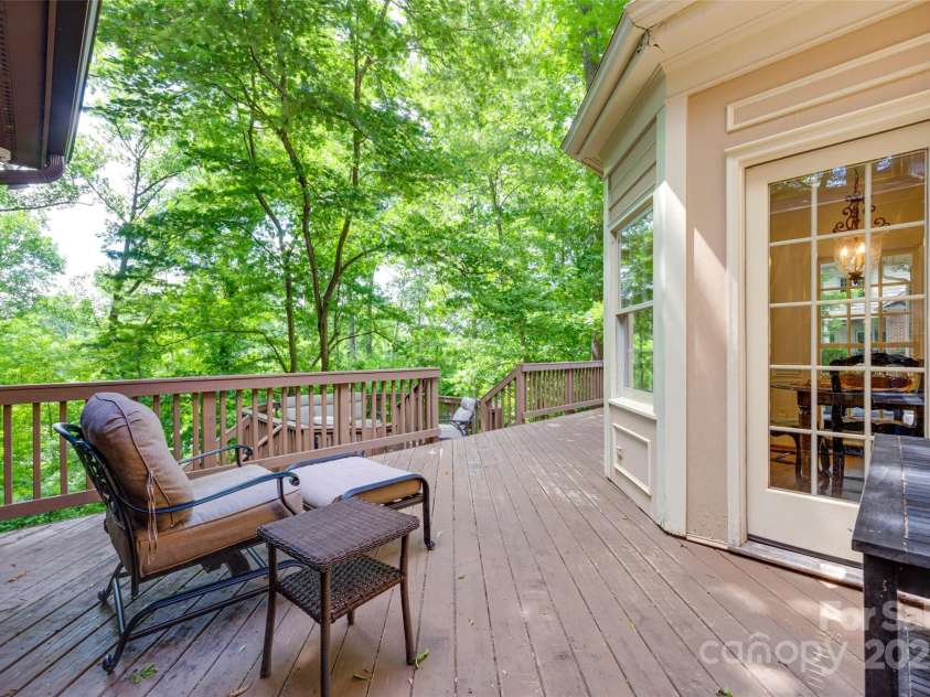 10215 Balmoral Circle, Charlotte, NC 28210.  MLS# CAR4264871, YatesRealty ID 24650. 