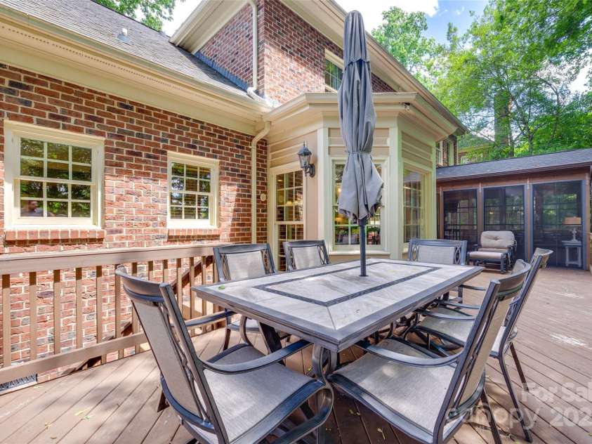 10215 Balmoral Circle, Charlotte, NC 28210.  MLS# CAR4264871, YatesRealty ID 24650. 