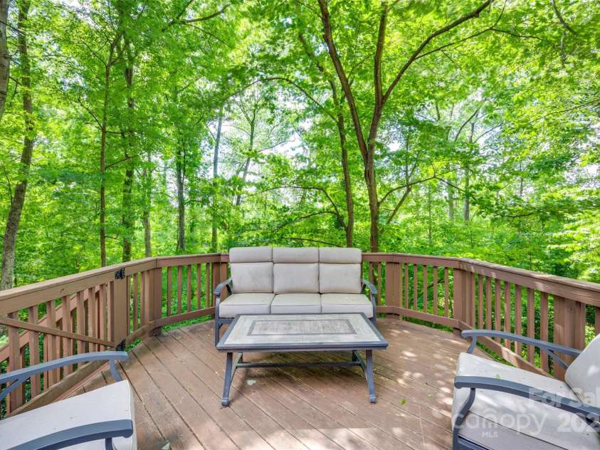 10215 Balmoral Circle, Charlotte, NC 28210.  MLS# CAR4264871, YatesRealty ID 24650. 