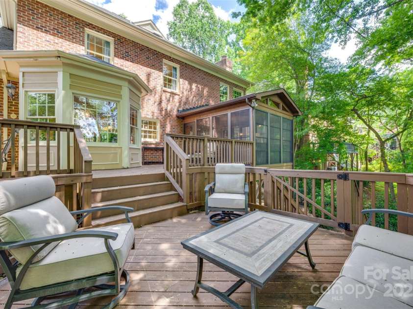 10215 Balmoral Circle, Charlotte, NC 28210.  MLS# CAR4264871, YatesRealty ID 24650. 
