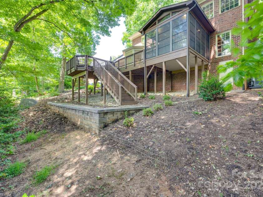 10215 Balmoral Circle, Charlotte, NC 28210.  MLS# CAR4264871, YatesRealty ID 24650. 