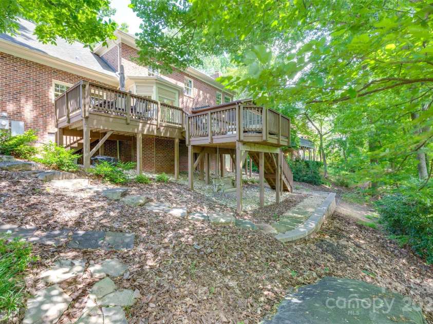 10215 Balmoral Circle, Charlotte, NC 28210.  MLS# CAR4264871, YatesRealty ID 24650. 