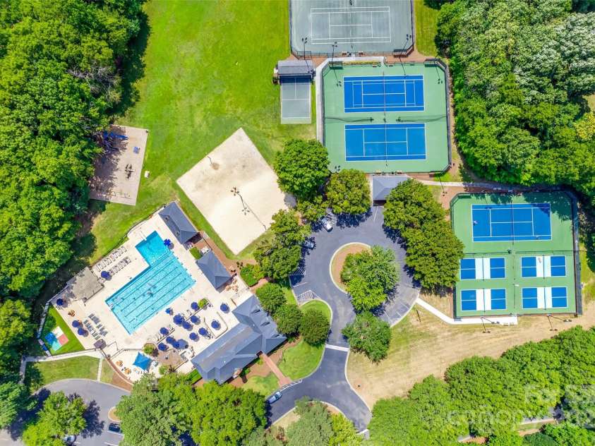 10215 Balmoral Circle, Charlotte, NC 28210.  MLS# CAR4264871, YatesRealty ID 24650. 