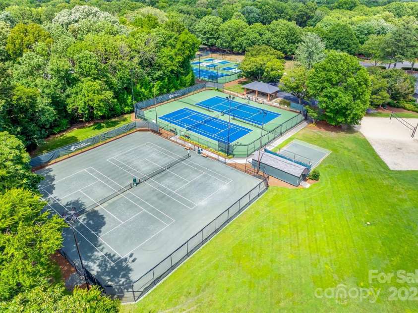 10215 Balmoral Circle, Charlotte, NC 28210.  MLS# CAR4264871, YatesRealty ID 24650. 