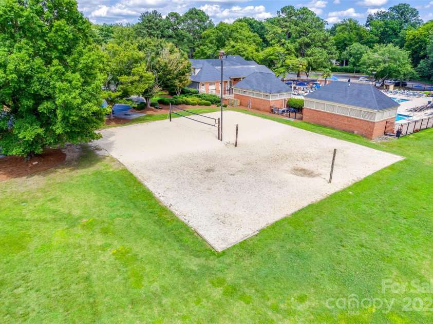 10215 Balmoral Circle, Charlotte, NC 28210.  MLS# CAR4264871, YatesRealty ID 24650. 