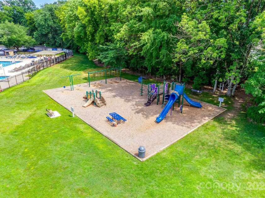 10215 Balmoral Circle, Charlotte, NC 28210.  MLS# CAR4264871, YatesRealty ID 24650. 