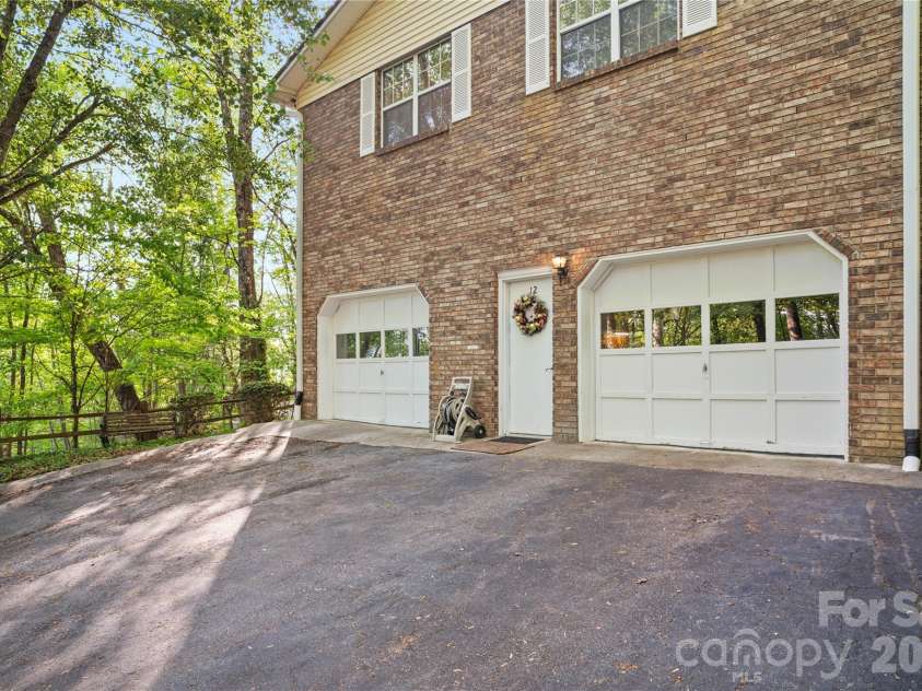 12 Steeplechase Court, Hendersonville, NC 28791.  MLS# CAR4374368, YatesRealty ID 24650. 