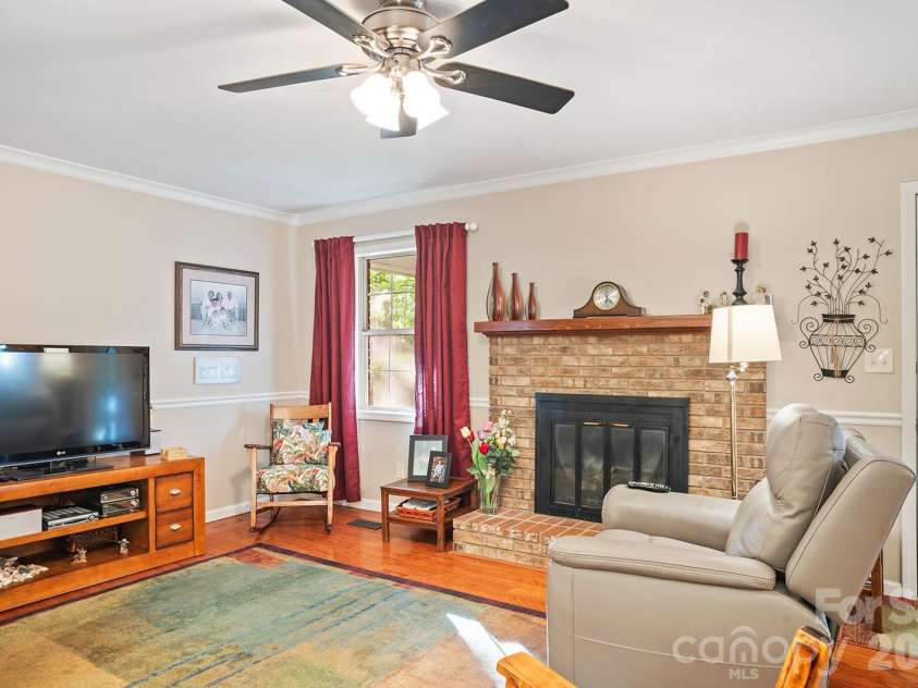12 Steeplechase Court, Hendersonville, NC 28791.  MLS# CAR4374368, YatesRealty ID 24650. 