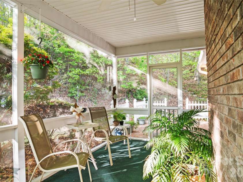 12 Steeplechase Court, Hendersonville, NC 28791.  MLS# CAR4374368, YatesRealty ID 24650. 