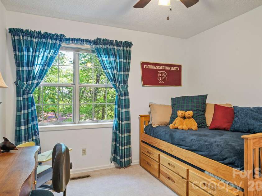 12 Steeplechase Court, Hendersonville, NC 28791.  MLS# CAR4374368, YatesRealty ID 24650. 