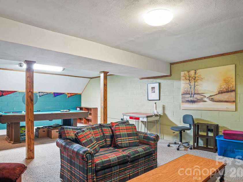 12 Steeplechase Court, Hendersonville, NC 28791.  MLS# CAR4374368, YatesRealty ID 24650. 