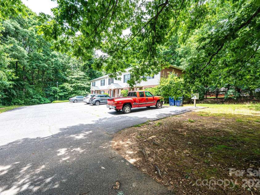 1009 22nd Street, Hickory, NC 28601.  MLS# CAR4272354, YatesRealty ID 24651. 