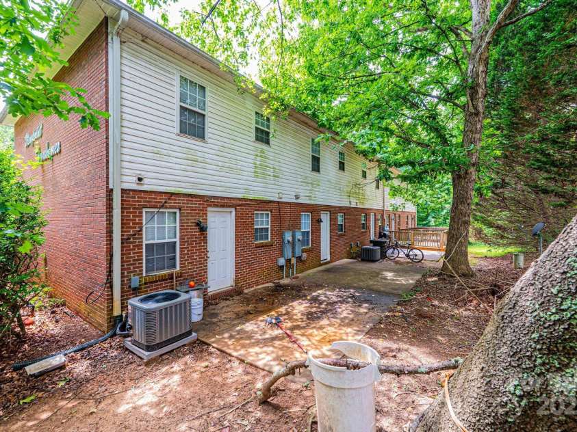 1009 22nd Street, Hickory, NC 28601.  MLS# CAR4272354, YatesRealty ID 24651. 