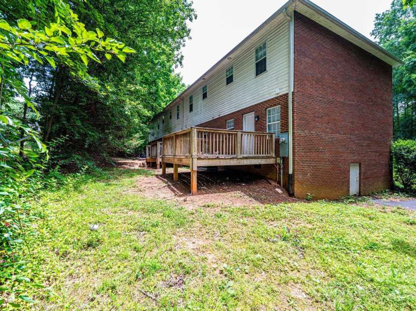 1009 22nd Street, Hickory, NC 28601.  MLS# CAR4272354, YatesRealty ID 24651. 