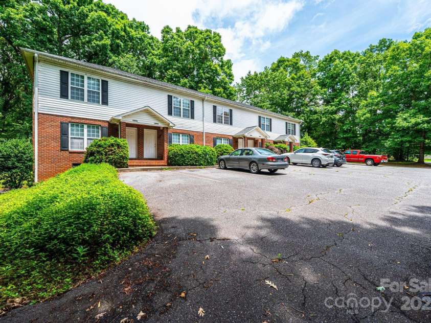 1009 22nd Street, Hickory, NC 28601.  MLS# CAR4272354, YatesRealty ID 24651. 