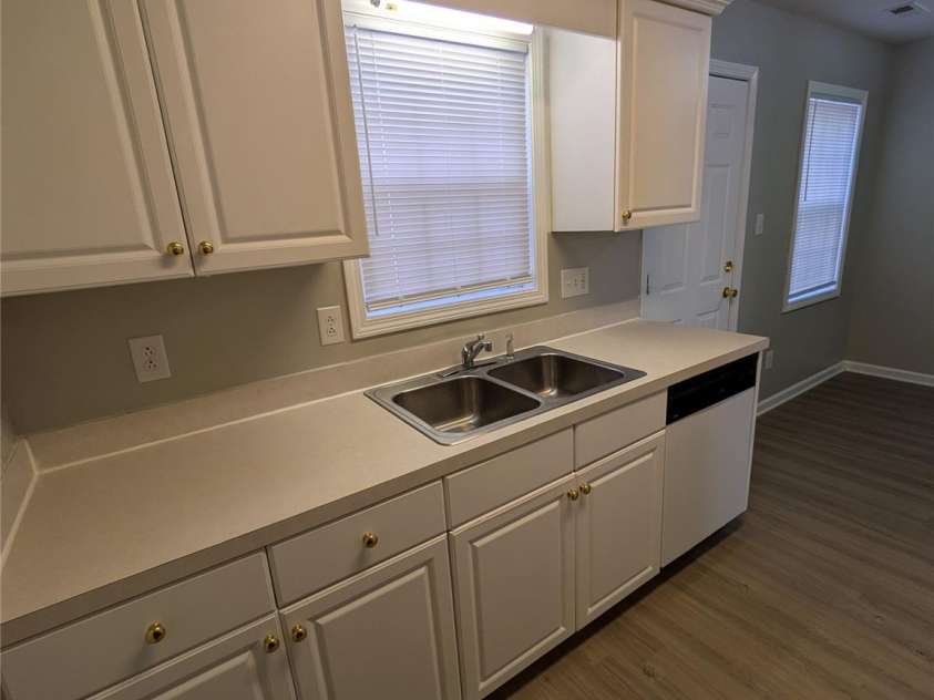 1009 22nd Street, Hickory, NC 28601.  MLS# CAR4272354, YatesRealty ID 24651. 