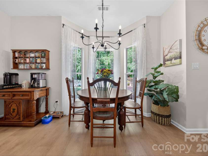3910 Longwood Drive, Concord, NC 28027.  MLS# CAR4381848, YatesRealty ID 24651. Breakfast Nook