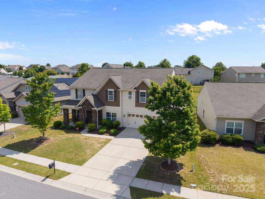 13315 Hunting Birds Lane, Charlotte, NC 28278.  MLS# CAR4254253, YatesRealty ID 24652. 