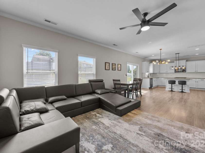 13315 Hunting Birds Lane, Charlotte, NC 28278.  MLS# CAR4254253, YatesRealty ID 24652. 