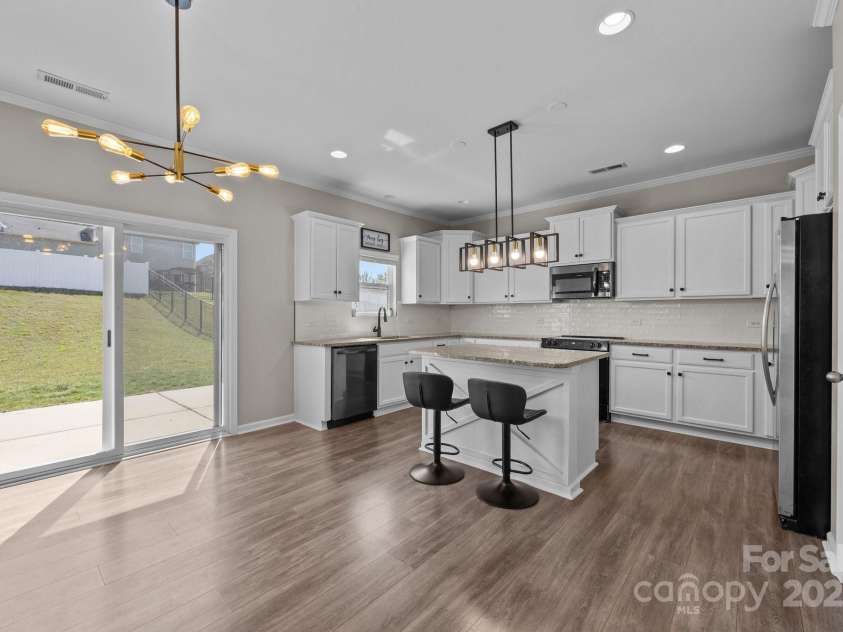 13315 Hunting Birds Lane, Charlotte, NC 28278.  MLS# CAR4254253, YatesRealty ID 24652. 