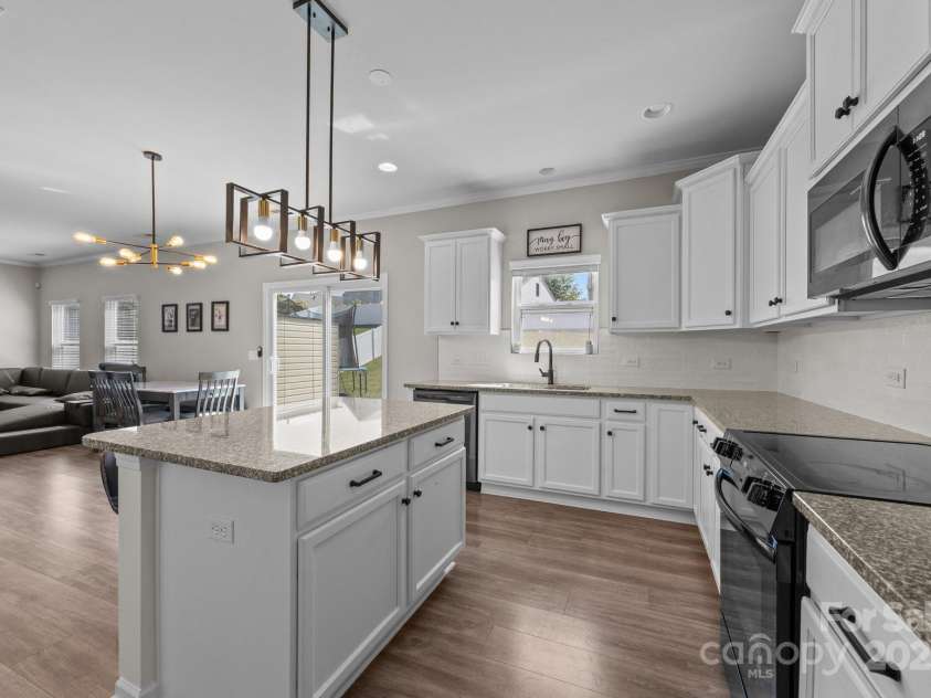 13315 Hunting Birds Lane, Charlotte, NC 28278.  MLS# CAR4254253, YatesRealty ID 24652. 