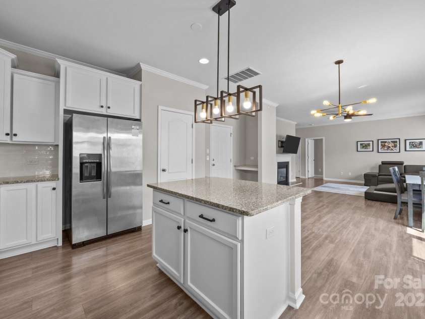 13315 Hunting Birds Lane, Charlotte, NC 28278.  MLS# CAR4254253, YatesRealty ID 24652. 