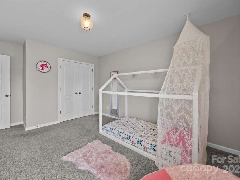 13315 Hunting Birds Lane, Charlotte, NC 28278.  MLS# CAR4254253, YatesRealty ID 24652. 