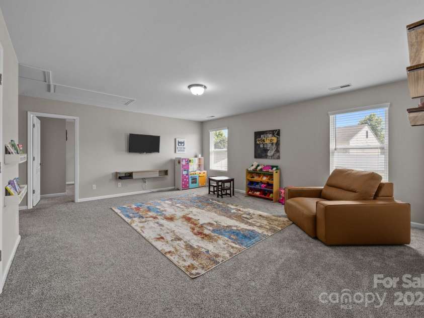 13315 Hunting Birds Lane, Charlotte, NC 28278.  MLS# CAR4254253, YatesRealty ID 24652. 