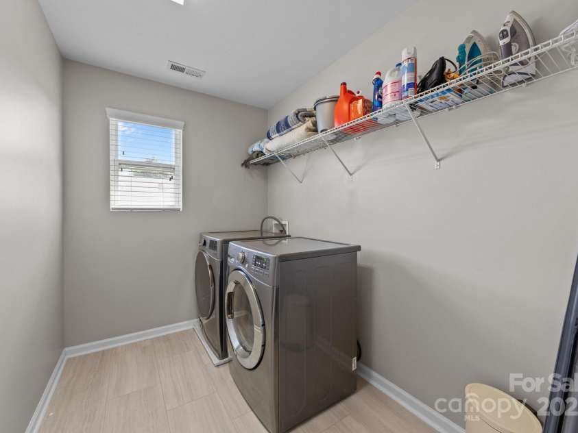 13315 Hunting Birds Lane, Charlotte, NC 28278.  MLS# CAR4254253, YatesRealty ID 24652. 
