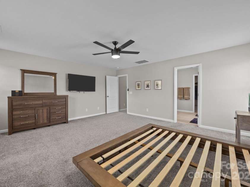 13315 Hunting Birds Lane, Charlotte, NC 28278.  MLS# CAR4254253, YatesRealty ID 24652. 