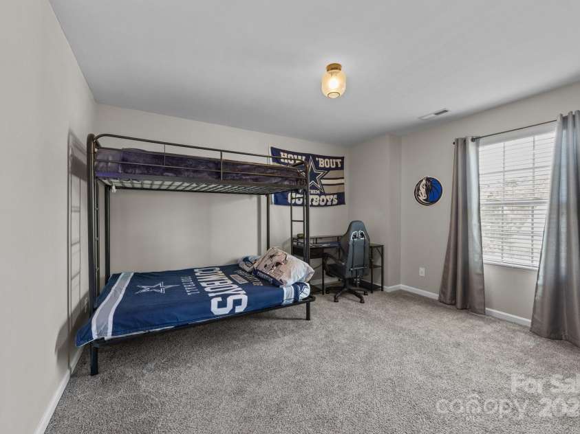 13315 Hunting Birds Lane, Charlotte, NC 28278.  MLS# CAR4254253, YatesRealty ID 24652. 