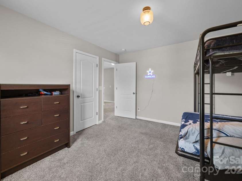 13315 Hunting Birds Lane, Charlotte, NC 28278.  MLS# CAR4254253, YatesRealty ID 24652. 