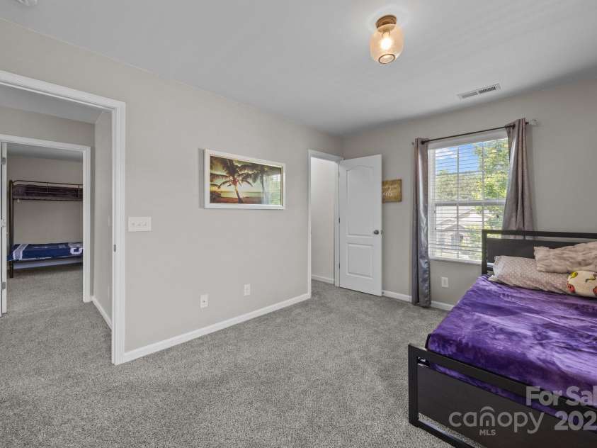 13315 Hunting Birds Lane, Charlotte, NC 28278.  MLS# CAR4254253, YatesRealty ID 24652. 