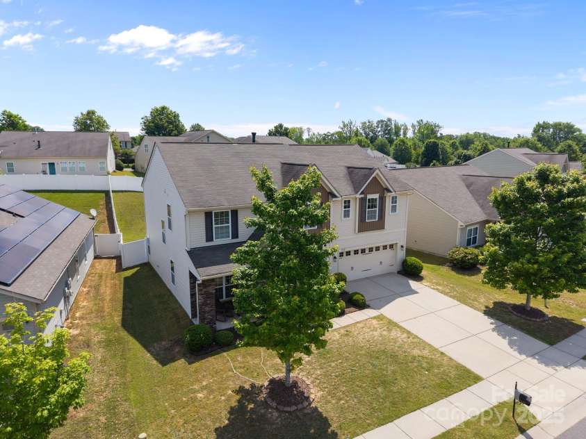 13315 Hunting Birds Lane, Charlotte, NC 28278.  MLS# CAR4254253, YatesRealty ID 24652. 