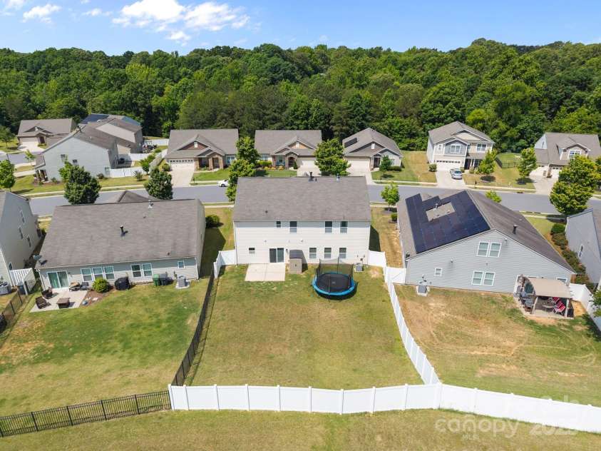 13315 Hunting Birds Lane, Charlotte, NC 28278.  MLS# CAR4254253, YatesRealty ID 24652. 