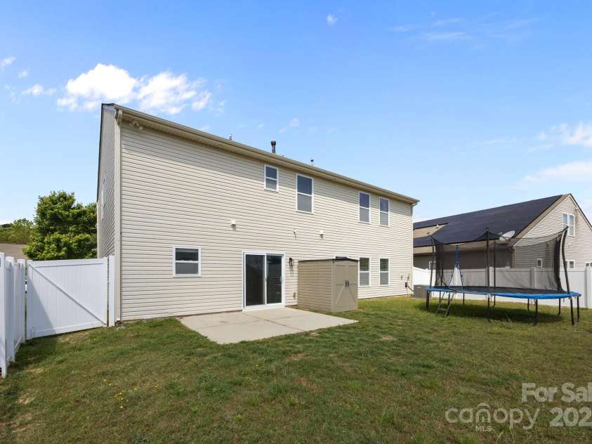 13315 Hunting Birds Lane, Charlotte, NC 28278.  MLS# CAR4254253, YatesRealty ID 24652. 