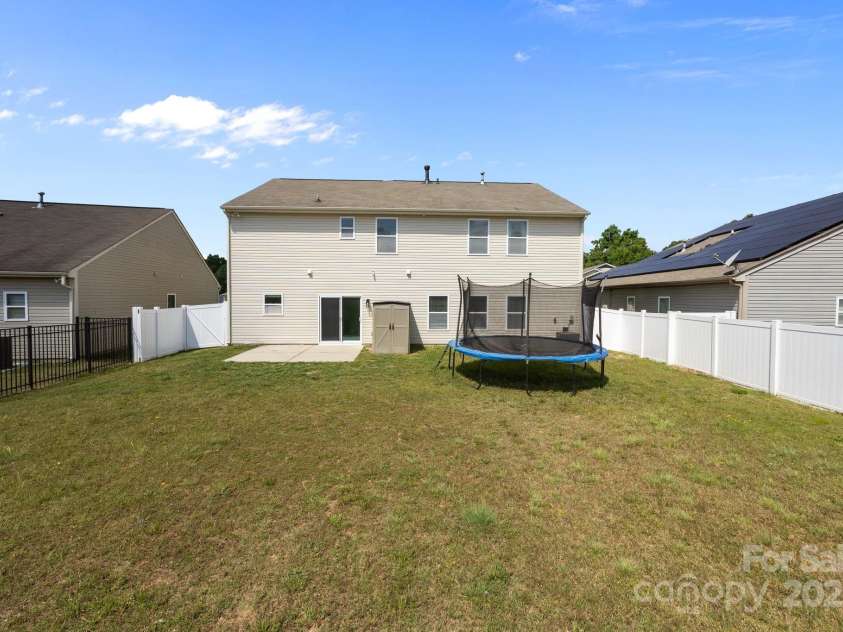 13315 Hunting Birds Lane, Charlotte, NC 28278.  MLS# CAR4254253, YatesRealty ID 24652. 