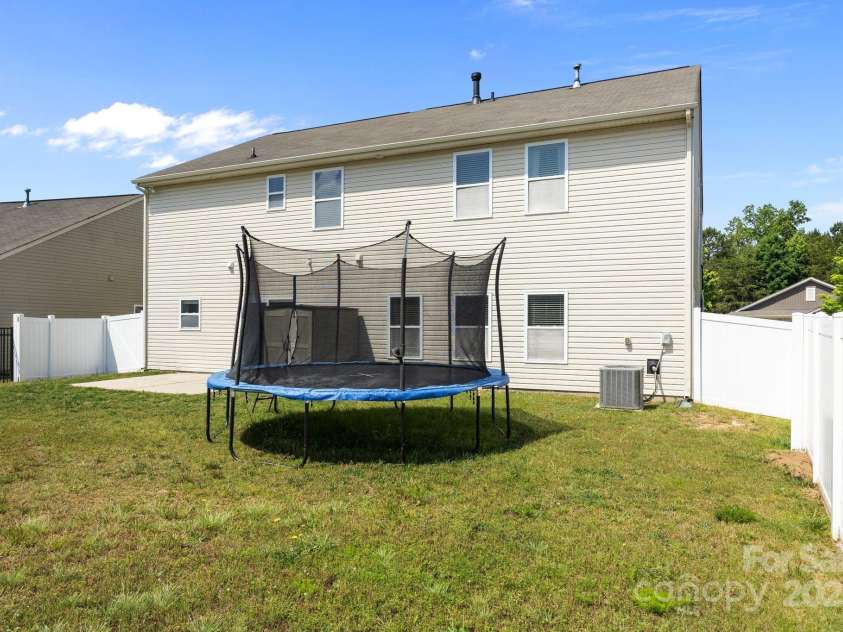 13315 Hunting Birds Lane, Charlotte, NC 28278.  MLS# CAR4254253, YatesRealty ID 24652. 