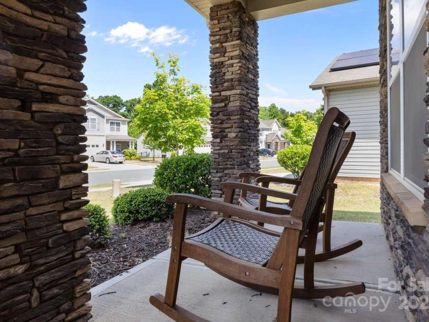 13315 Hunting Birds Lane, Charlotte, NC 28278.  MLS# CAR4254253, YatesRealty ID 24652. 