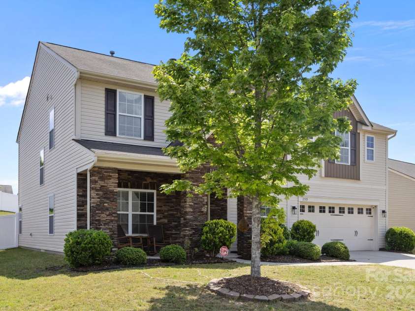 13315 Hunting Birds Lane, Charlotte, NC 28278.  MLS# CAR4254253, YatesRealty ID 24652. 
