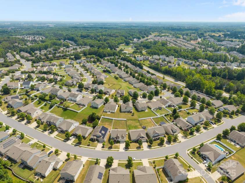 13315 Hunting Birds Lane, Charlotte, NC 28278.  MLS# CAR4254253, YatesRealty ID 24652. 