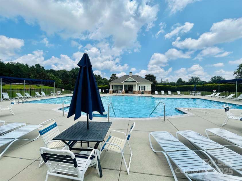 13315 Hunting Birds Lane, Charlotte, NC 28278.  MLS# CAR4254253, YatesRealty ID 24652. 