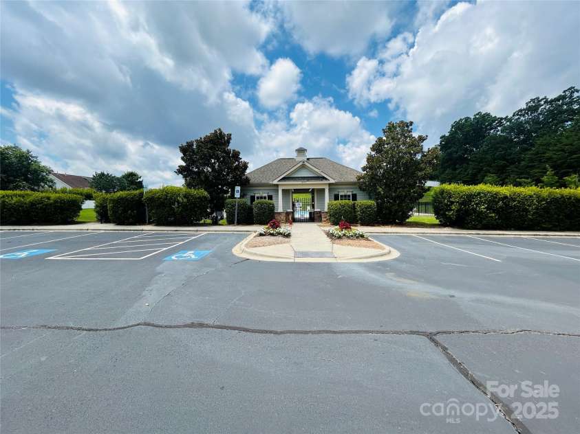 13315 Hunting Birds Lane, Charlotte, NC 28278.  MLS# CAR4254253, YatesRealty ID 24652. 