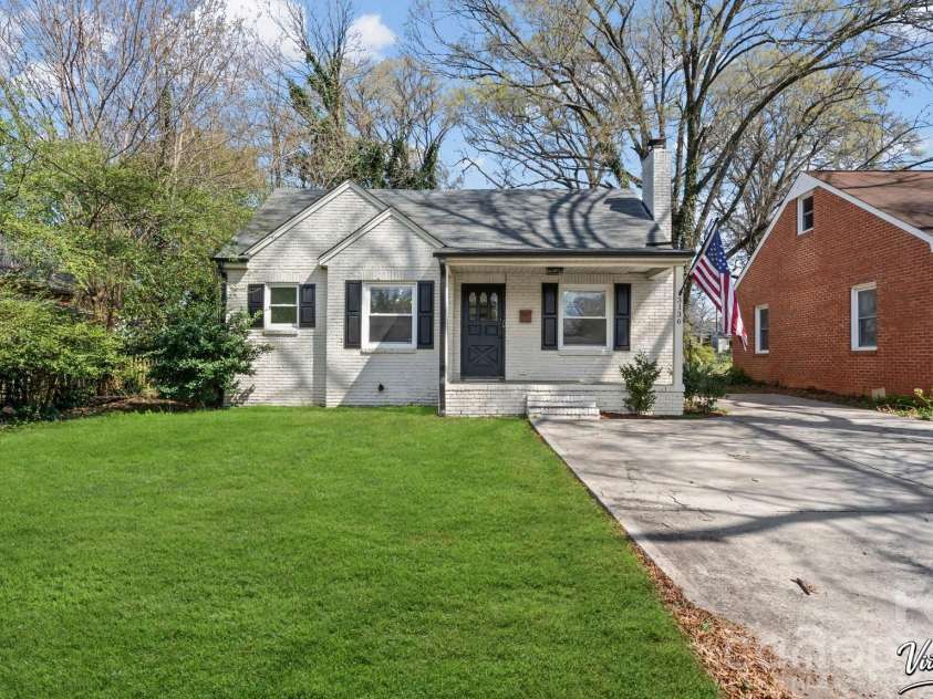3136 Mathis Drive, Charlotte, NC 28208.  MLS# CAR4355716, YatesRealty ID 24653. 