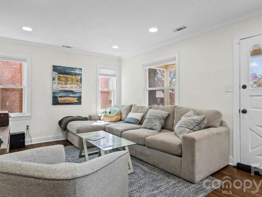 3136 Mathis Drive, Charlotte, NC 28208.  MLS# CAR4355716, YatesRealty ID 24653. 
