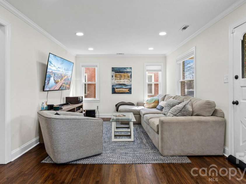 3136 Mathis Drive, Charlotte, NC 28208.  MLS# CAR4355716, YatesRealty ID 24653. 