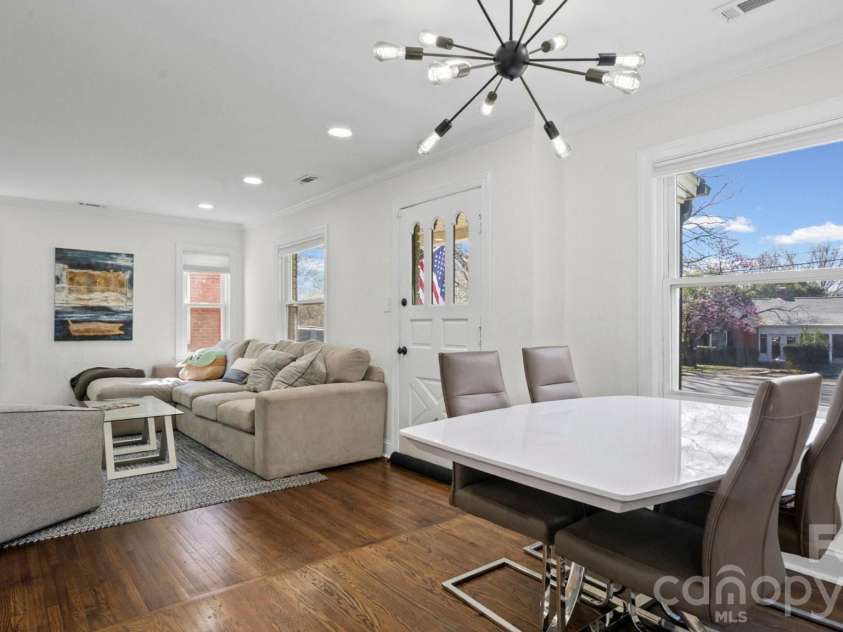 3136 Mathis Drive, Charlotte, NC 28208.  MLS# CAR4355716, YatesRealty ID 24653. 