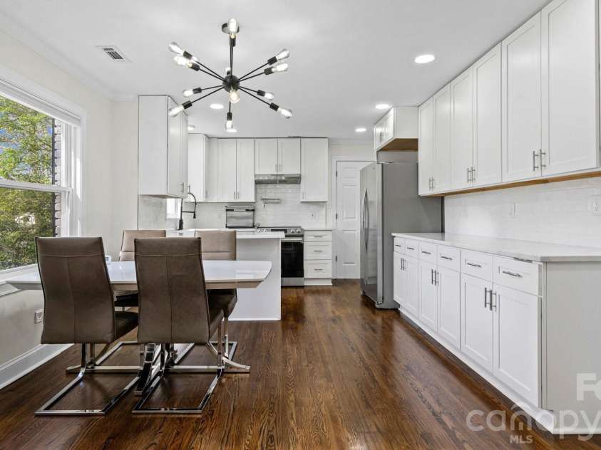 3136 Mathis Drive, Charlotte, NC 28208.  MLS# CAR4355716, YatesRealty ID 24653. 